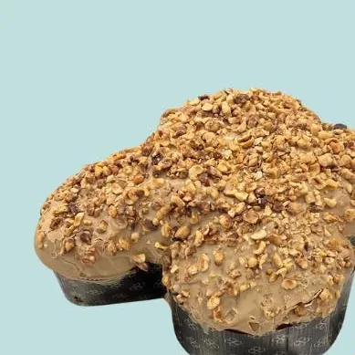 Colomba artigianale con la granella di nocciole