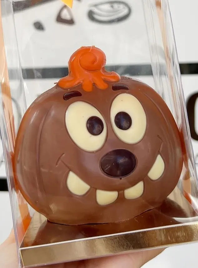 Zucca di Halloween di cioccolato, in una scatola trasparente